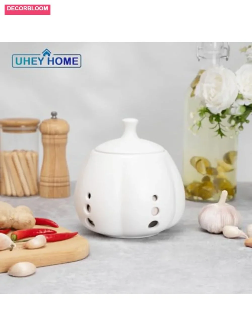 Ceramic Garlic Keeper with Lid, Kitchen Storage Pod for Freshness